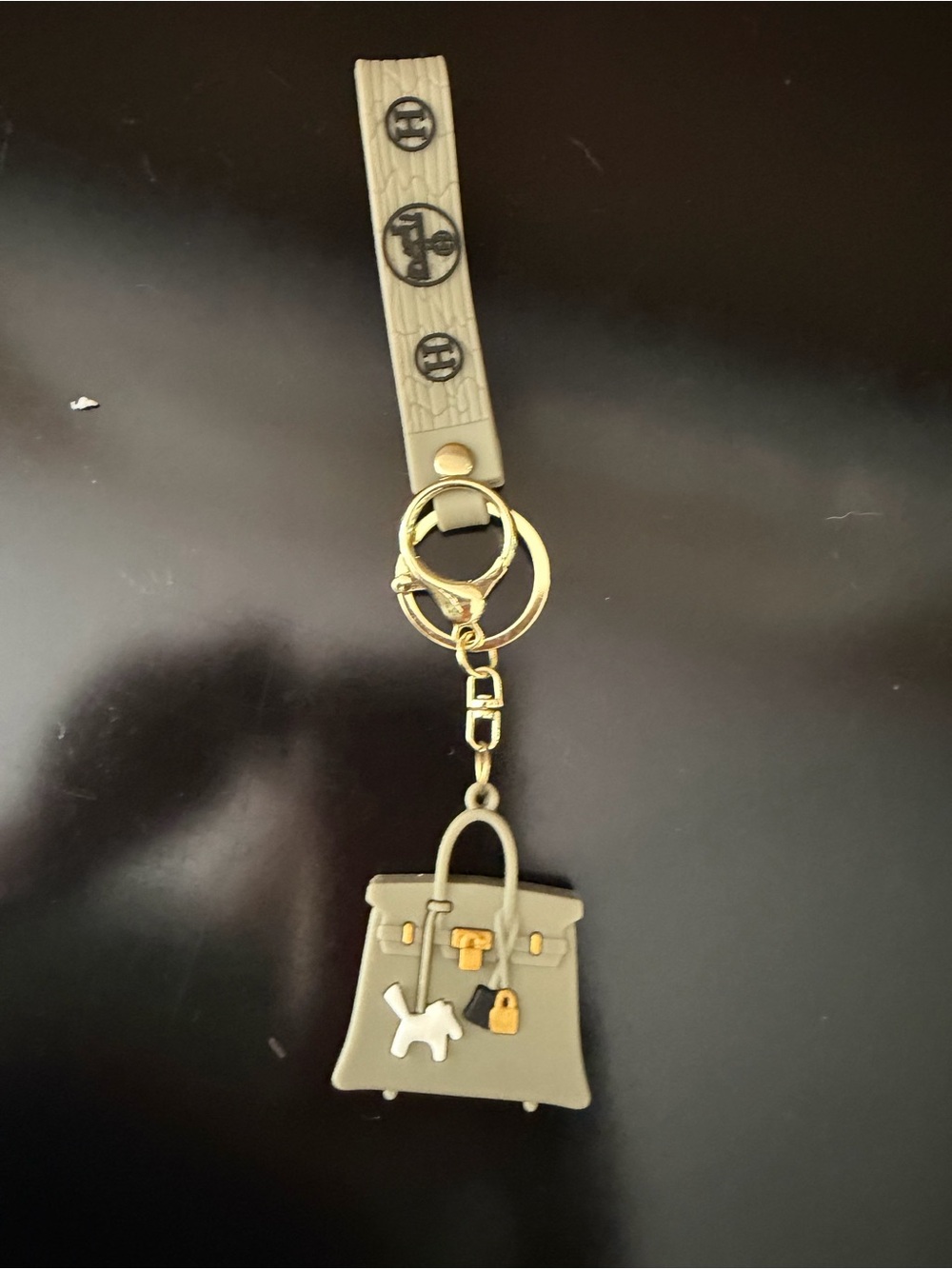 Small Pets Keychain - Beige Bag Design, NEW, fashion jewelry - Picture 1 of 3